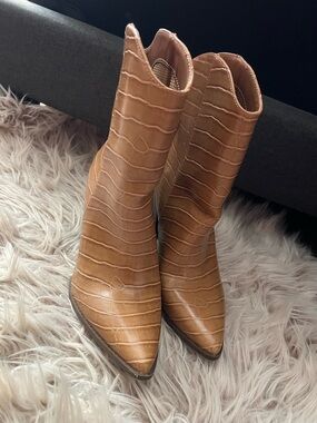 Women’s Tan Croc-Embossed Pointed Toe Ankle Boots